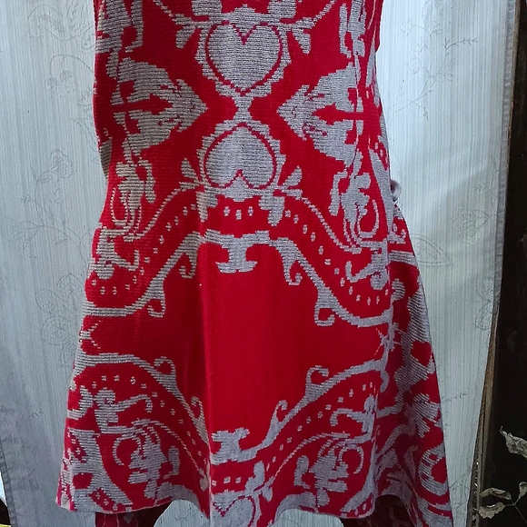 BCBG SWEATER - Picture 4 of 6